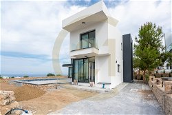 Girne Çatalköy'de Satılık, Kesilmez Manzaralı, 4+1 Villa