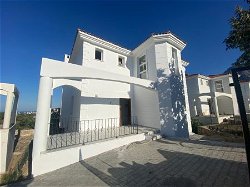 Girne Karşıyaka Satılık 4+2 Villa