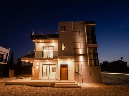 4 bedroom villa for sale in Kyrenia, Catalkoy / Turkish title deed  