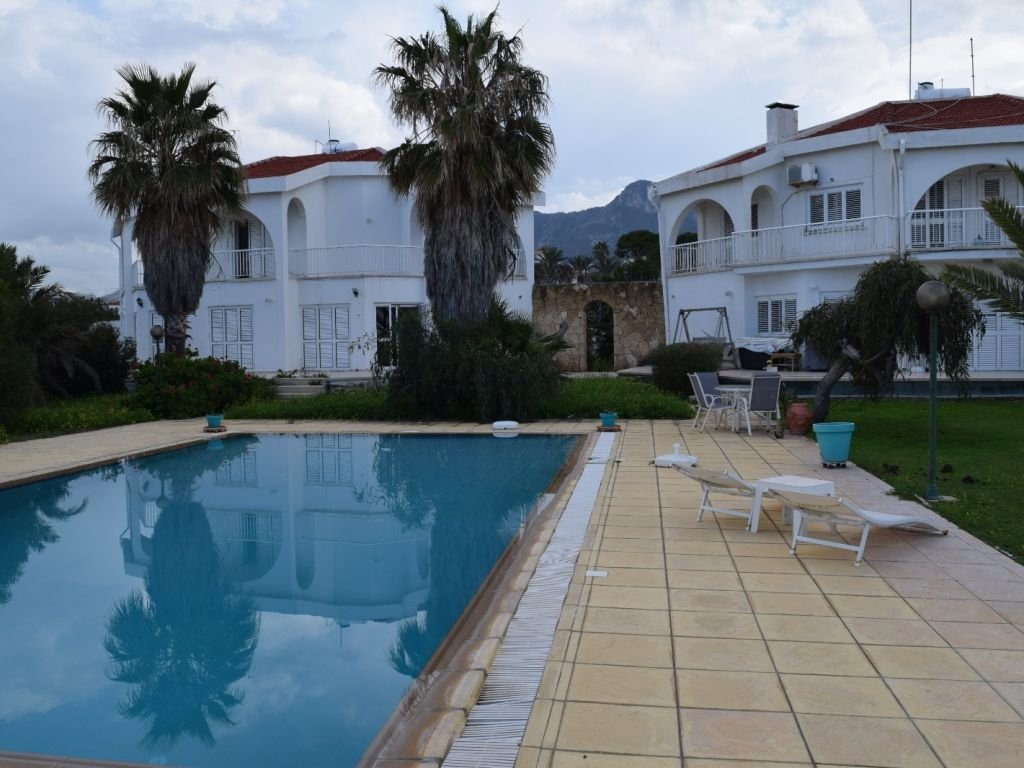 3+2 villa for sale in Kyrenia, Catalkoy-0ac1953d-3904-4098-96c2-a630f2ad3ee4
