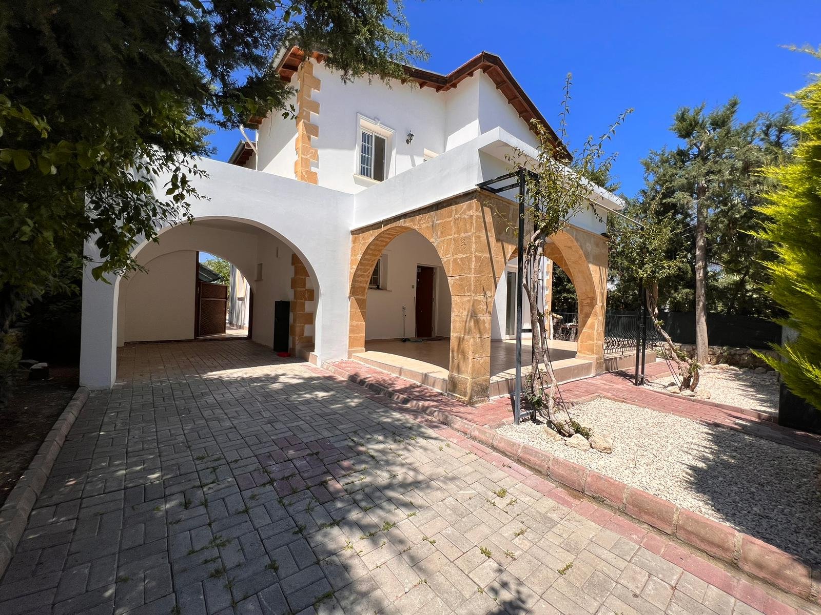 Spacious villa with private pool in a quiet area of ​​Alsanсak-fe47adcb-95c9-40cd-bcec-6620be08c2c3